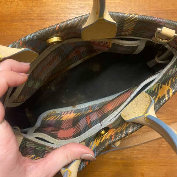 Dooney and Bourke handbag with strap - Picture 2 of 11